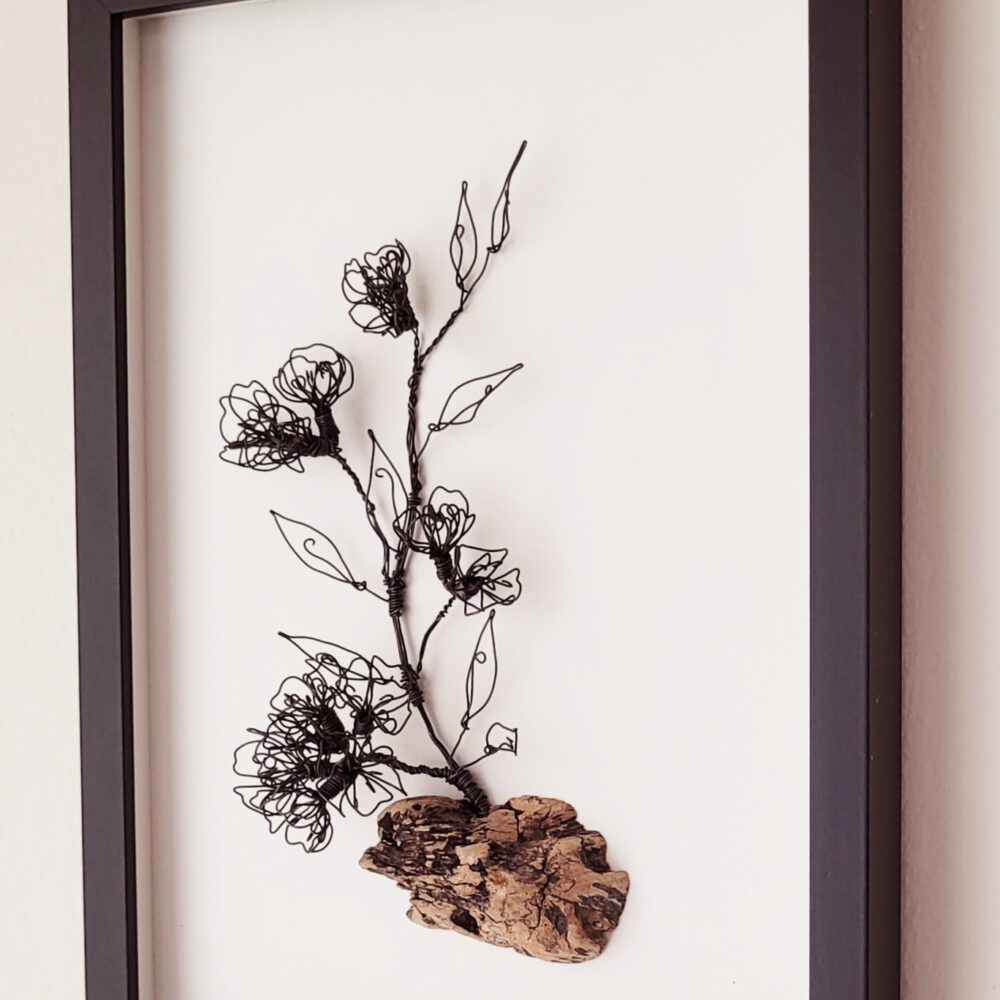 20260114_153433 Kirschblütenzweig auf Treibholz