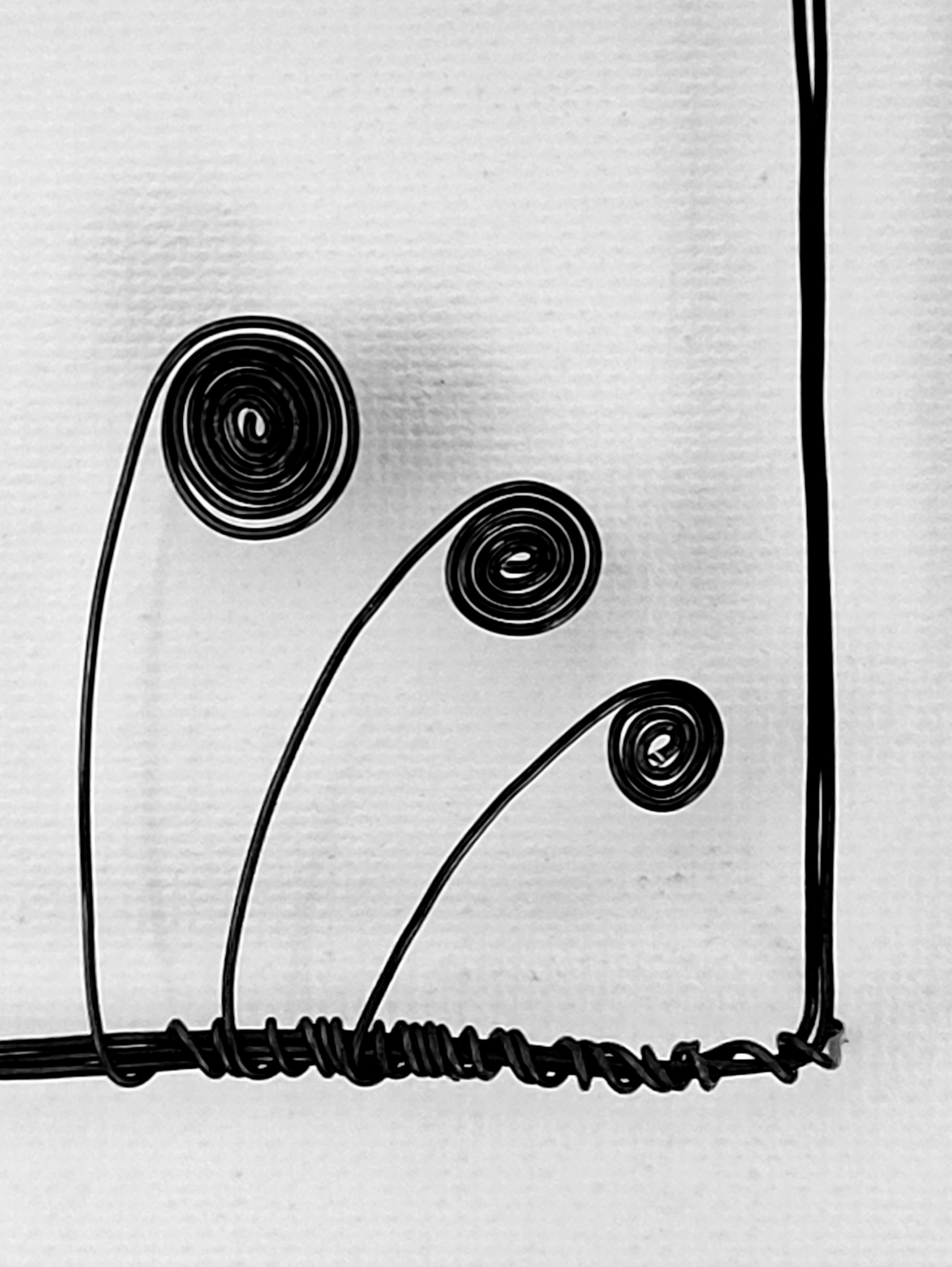 20260812_160901 Drahtkunst auf Leinwand